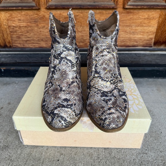 Very G sprinkle snake print boot - Picture 2 of 6